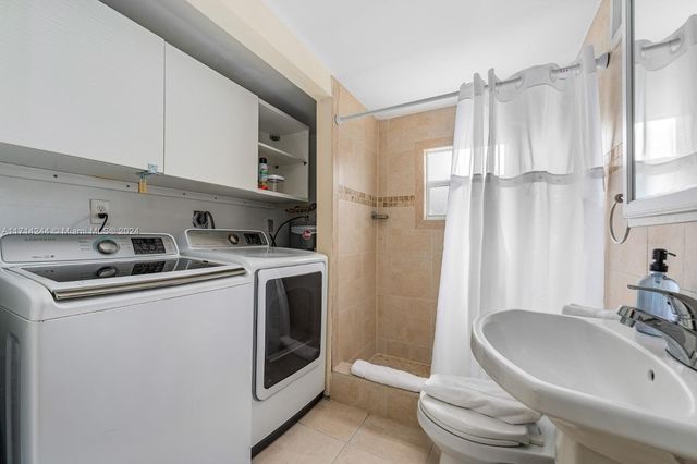 5631 Simms St, Hollywood, FL 33021