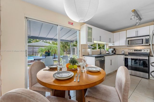 5631 Simms St, Hollywood, FL 33021