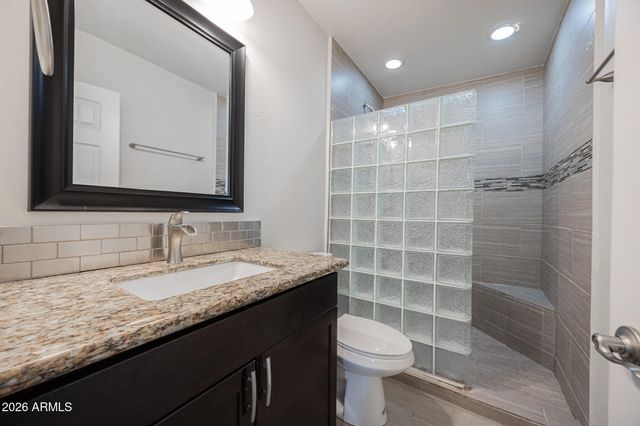 1332 E WHITTON Avenue, Phoenix, AZ 85014