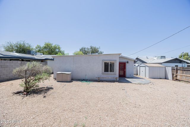 1332 E WHITTON Avenue, Phoenix, AZ 85014