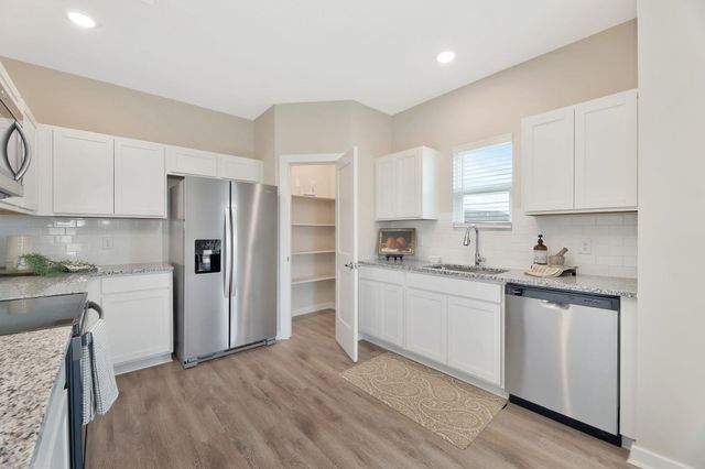 1022 N Forestview Ct, Wichita, KS 67235