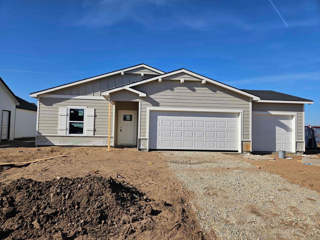 1022 N Forestview Ct, Wichita, KS 67235