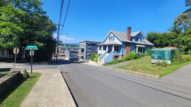 15 Thompson Street, Catskill, NY 12414