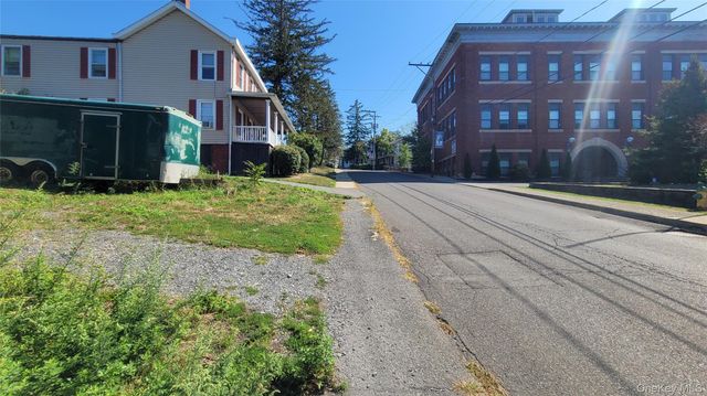 15 Thompson Street, Catskill, NY 12414