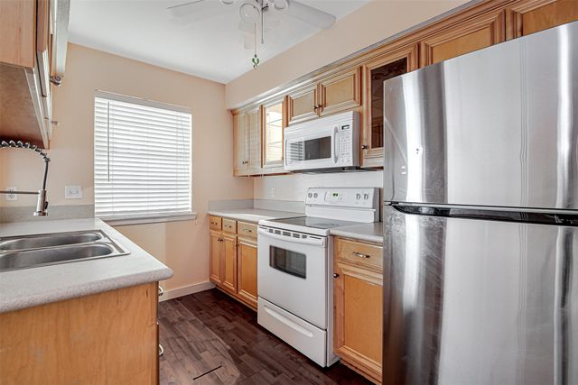 601 St Charles Drive, Arlington, TX 76013