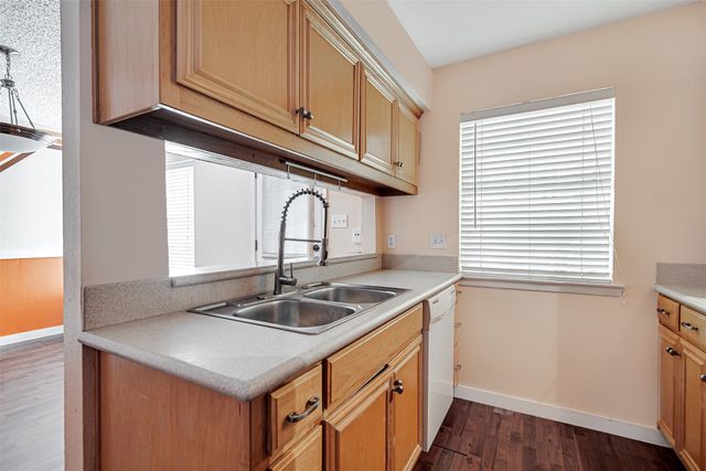 601 St Charles Drive, Arlington, TX 76013
