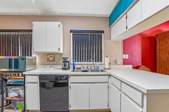 8208 RIVERBOAT DRIVE, Tampa, FL 33637