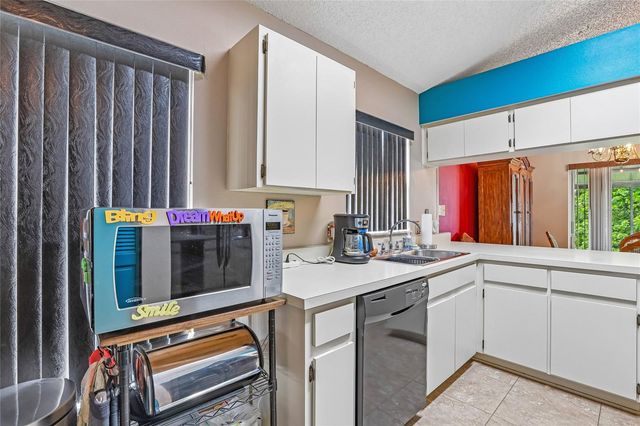 8208 RIVERBOAT DRIVE, Tampa, FL 33637