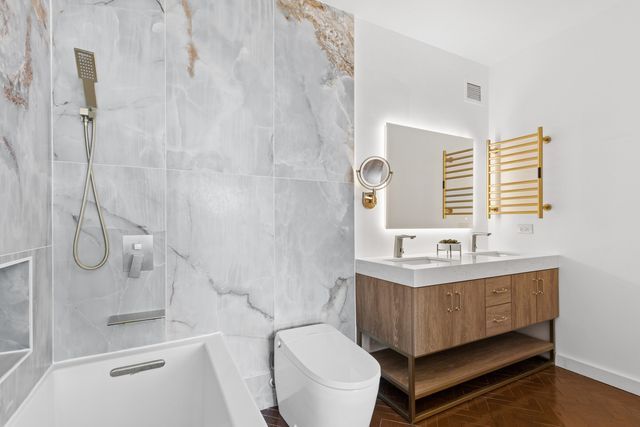 3200 N Lake Shore Drive 2402, Chicago, IL 60657