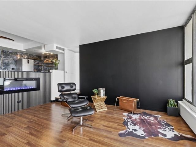 3200 N Lake Shore Drive 2402, Chicago, IL 60657