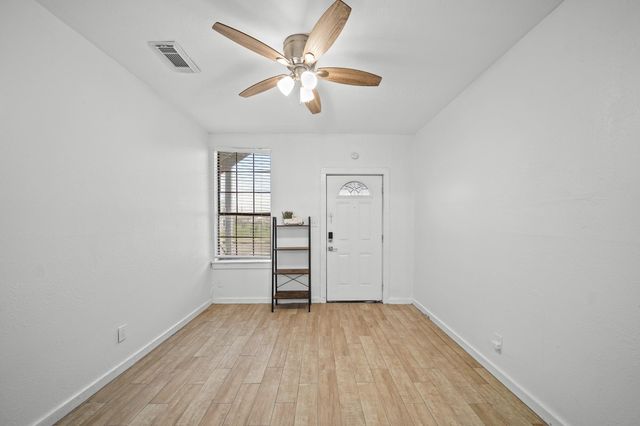 701 28th Street B, Galveston, TX 77550