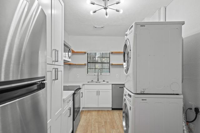 701 28th Street B, Galveston, TX 77550