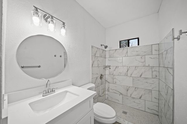 701 28th Street B, Galveston, TX 77550