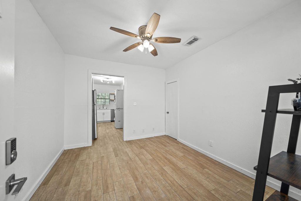 701 28th Street B, Galveston, TX 77550