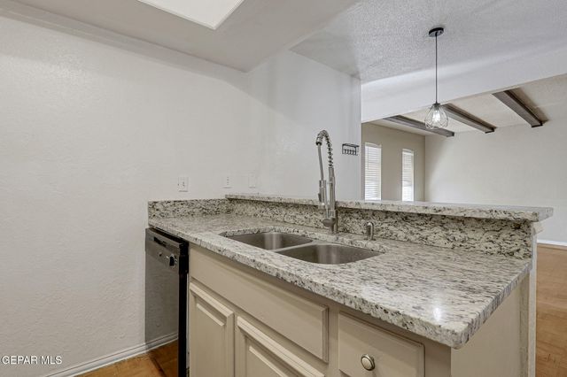 6201 ESCONDIDO Drive 19G, El Paso, TX 79912