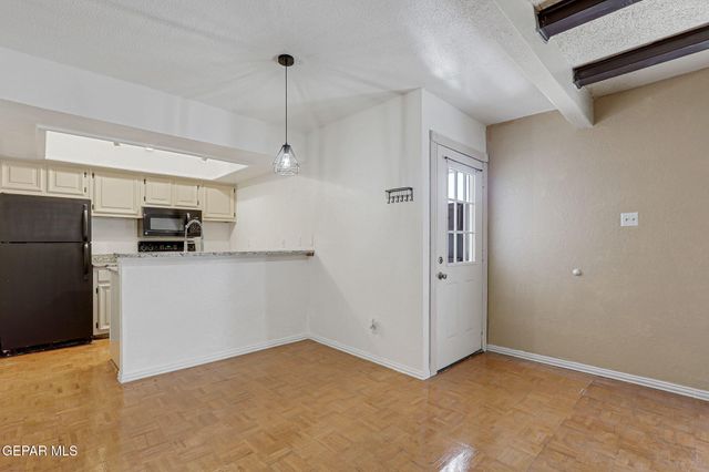 6201 ESCONDIDO Drive 19G, El Paso, TX 79912