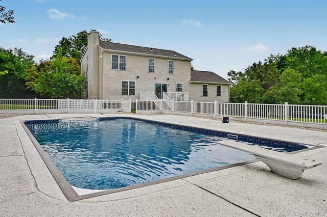 14 Storm Drive, Poughquag, NY 12570