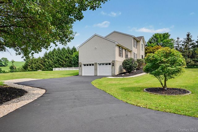 14 Storm Drive, Poughquag, NY 12570
