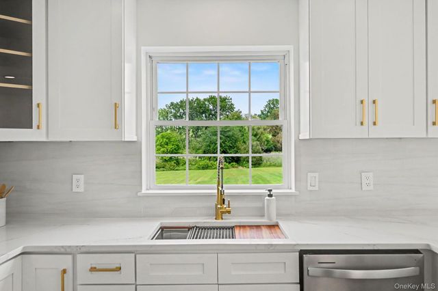 14 Storm Drive, Poughquag, NY 12570