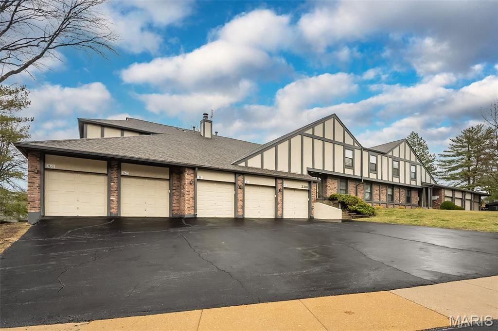 2316 Seven Pines Drive 1, St Louis, MO 63146