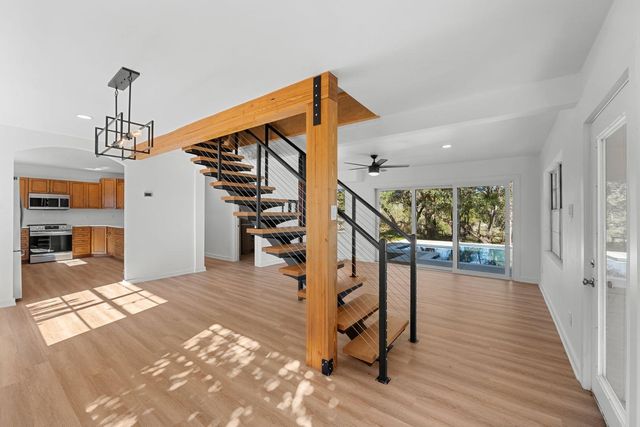 20204 Barnett Glenn RD, Spicewood, TX 78669