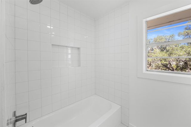 20204 Barnett Glenn RD, Spicewood, TX 78669