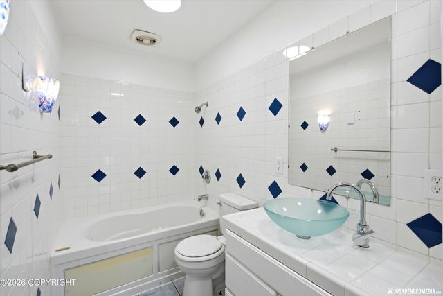 1130 W 71st Court, Anchorage, AK 99518
