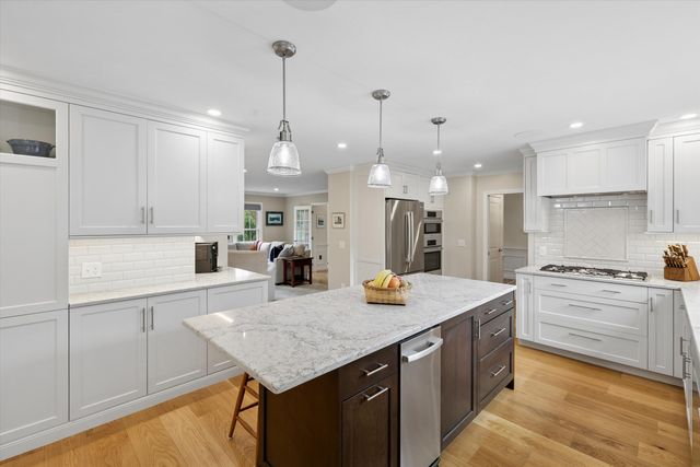 10 Puritan Drive, Bedford, NH 03110