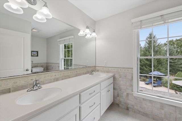 10 Puritan Drive, Bedford, NH 03110