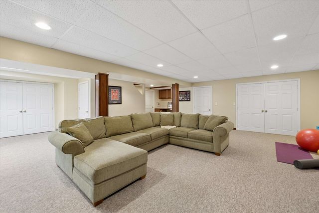 10 Puritan Drive, Bedford, NH 03110