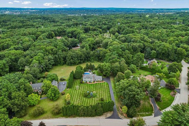 10 Puritan Drive, Bedford, NH 03110