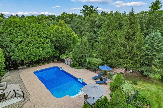 10 Puritan Drive, Bedford, NH 03110