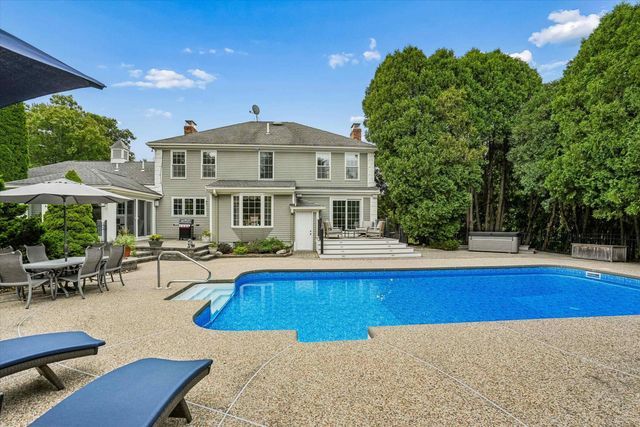 10 Puritan Drive, Bedford, NH 03110