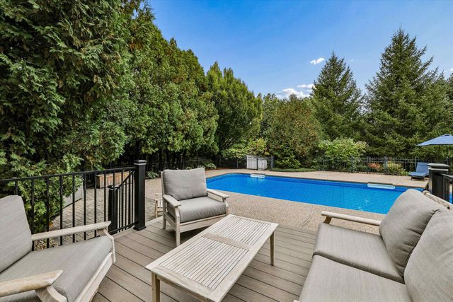 10 Puritan Drive, Bedford, NH 03110