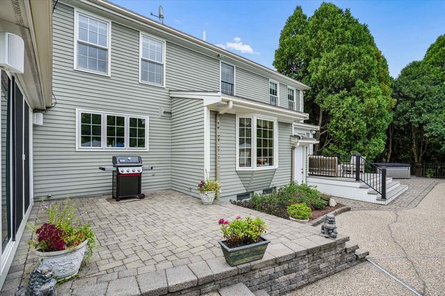 10 Puritan Drive, Bedford, NH 03110