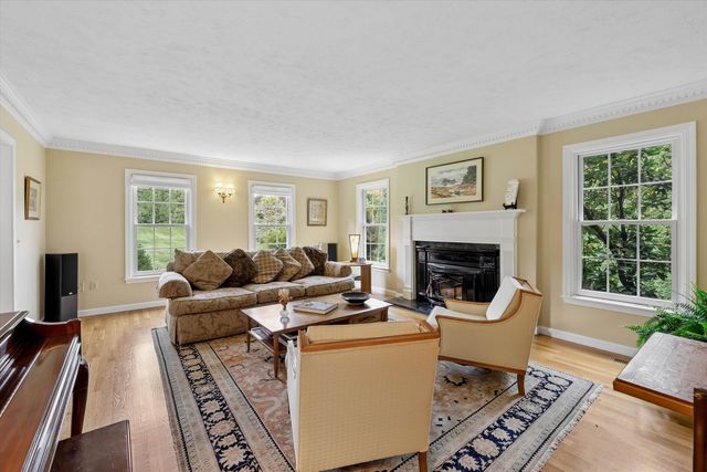 10 Puritan Drive, Bedford, NH 03110
