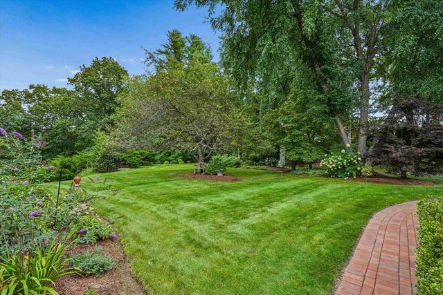 10 Puritan Drive, Bedford, NH 03110