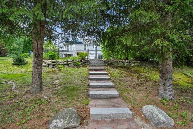 10 Puritan Drive, Bedford, NH 03110