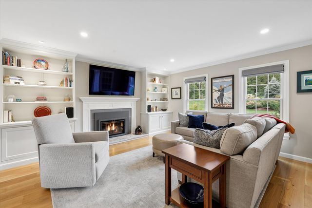 10 Puritan Drive, Bedford, NH 03110