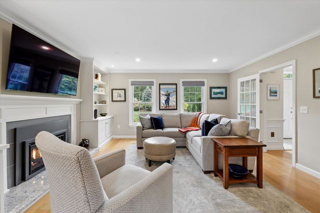 10 Puritan Drive, Bedford, NH 03110