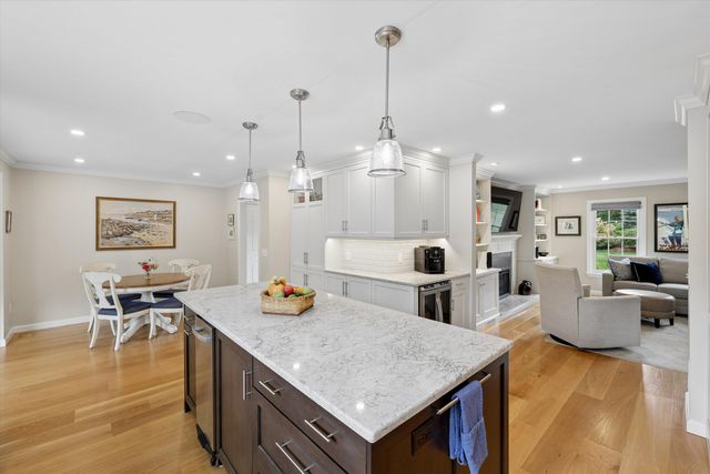 10 Puritan Drive, Bedford, NH 03110