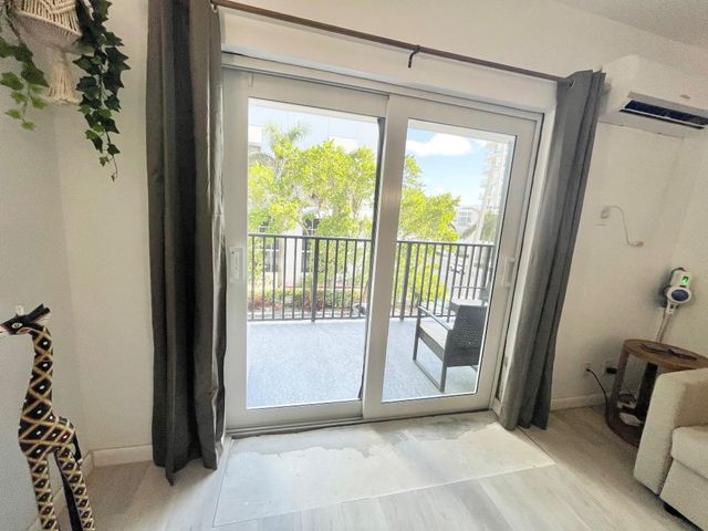 3000 Riomar Street 307, Fort Lauderdale, FL 33304