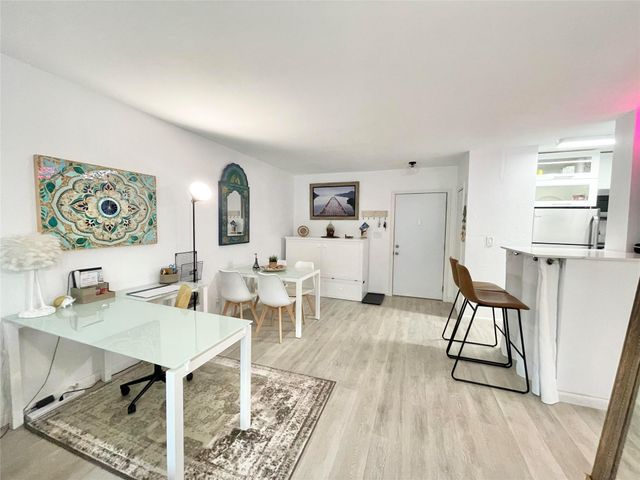 3000 Riomar Street 307, Fort Lauderdale, FL 33304