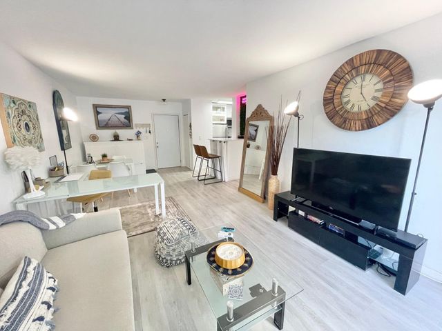 3000 Riomar Street 307, Fort Lauderdale, FL 33304