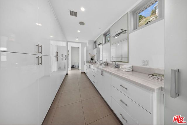 9716 Oak Pass Road, Beverly Hills, CA 90210