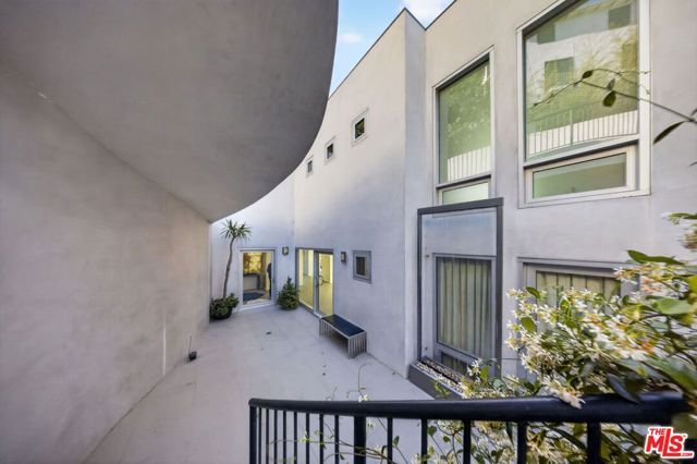 9716 Oak Pass Road, Beverly Hills, CA 90210