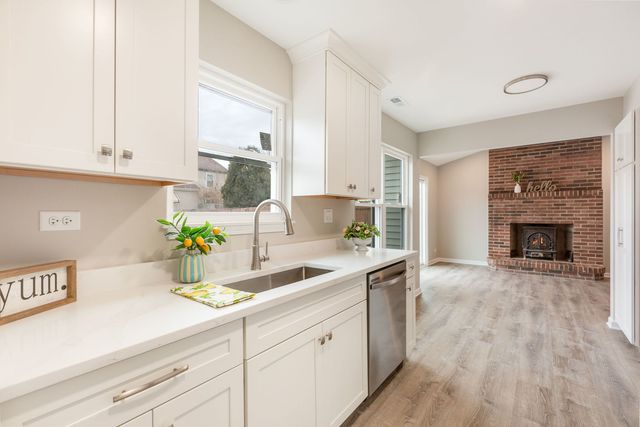 1283 Huntington Drive, Mundelein, IL 60060