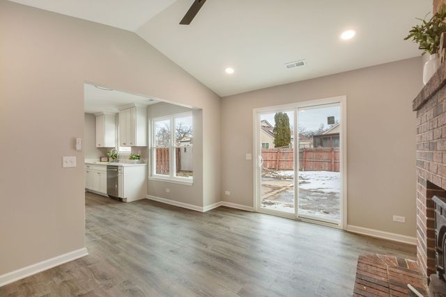 1283 Huntington Drive, Mundelein, IL 60060