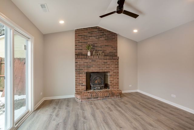 1283 Huntington Drive, Mundelein, IL 60060