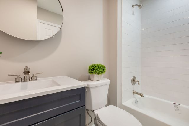 1283 Huntington Drive, Mundelein, IL 60060